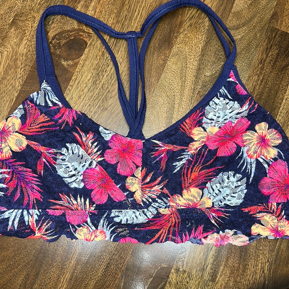 PINK VICTORIA’S SECRET BRALETTE SIZE LG